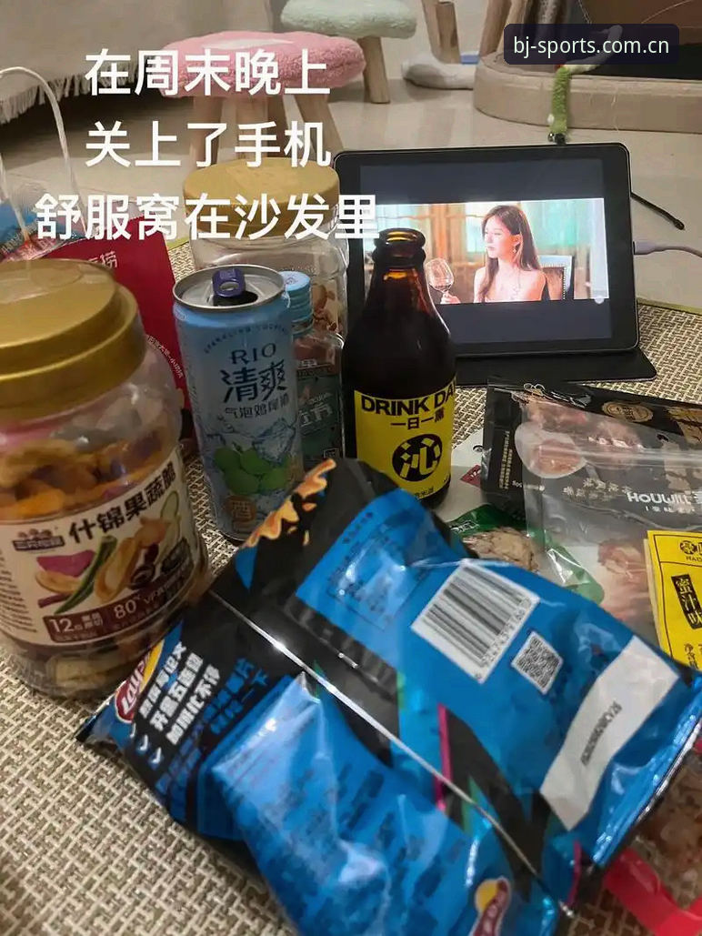 昨天晚上十一点多，我窝在沙发上刷手机，想看看今晚几场NBA的实时数据。打开常用的几个体育APP，要么数据更新慢半拍，要么想看个进阶防守效率还得翻三级菜单。折腾了二十分钟，比赛都打完两节了，数据还是停留在开场。那种憋屈感，估计常看球的朋友都懂。后来一个玩数据分析的球友周浩给我发了个链接，说B体育平台最近更新了一个“篮球数据体育在线平台网站”的模块，让我试试。我半信半疑地装了，结果这一用，还真有点东西。今天这篇，就想从我这个普通球迷的角度，聊聊这个篮球数据体育在线平台网站怎么样，特别是对新手朋友，该怎么快速上手。